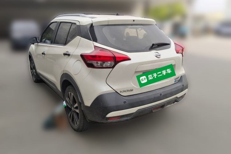 Used Nissan Kicks 2018 1.5L CVT Smart Connect Luxury Edition Rear Left 45 Deg