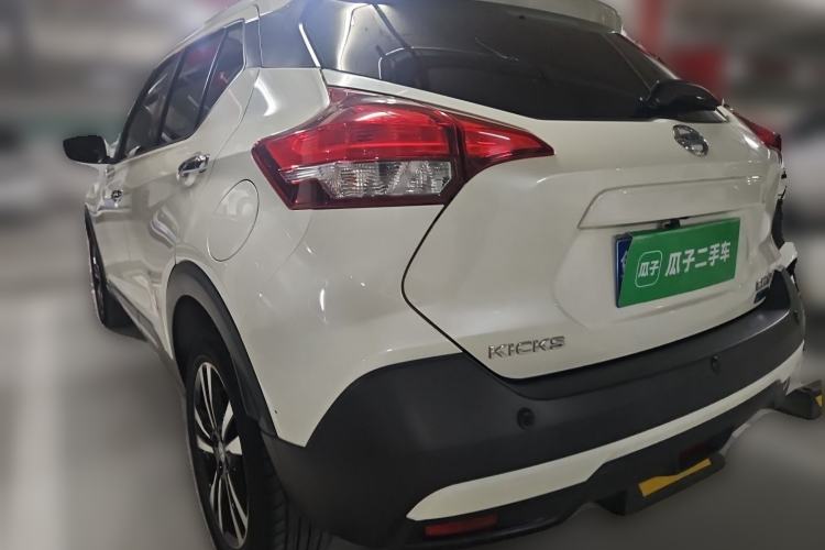 Used Nissan Kicks 2018 1.5L CVT Smart Connect Luxury Edition Rear Left 45 Deg