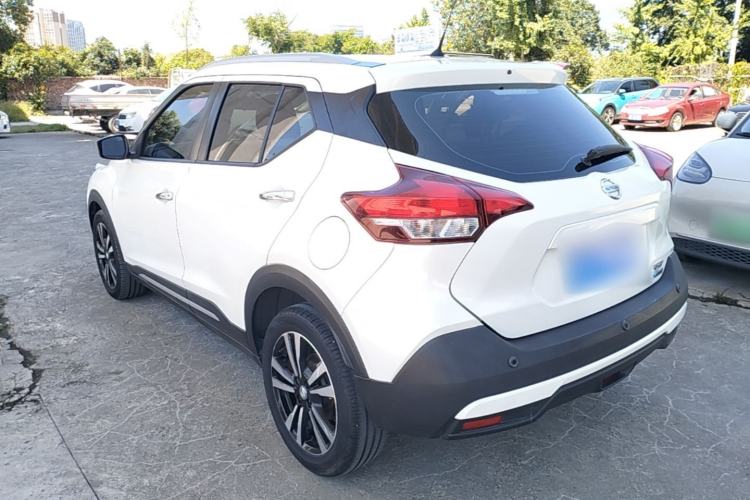 Used Nissan Kicks 2018 1.5L CVT Smart Connect Luxury Edition Rear Left 45 Deg
