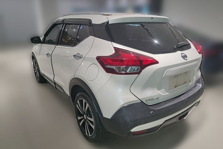 Used Nissan Kicks 2018 1.5L CVT Smart Connect Luxury Edition Rear Left 45 Deg