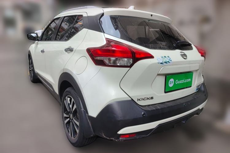 Used Nissan Kicks 2018 1.5L CVT Smart Connect Luxury Edition Rear Left 45 Deg