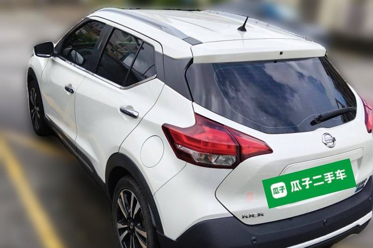 Used Nissan Kicks 2018 1.5L CVT Smart Connect Luxury Edition Rear Left 45 Deg
