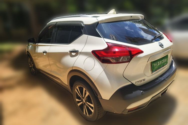 Used Nissan Kicks 2018 1.5L CVT Smart Connect Luxury Edition Rear Left 45 Deg