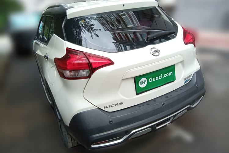 Used Nissan Kicks 2018 1.5L CVT Smart Connect Luxury Edition Rear Left 45 Deg