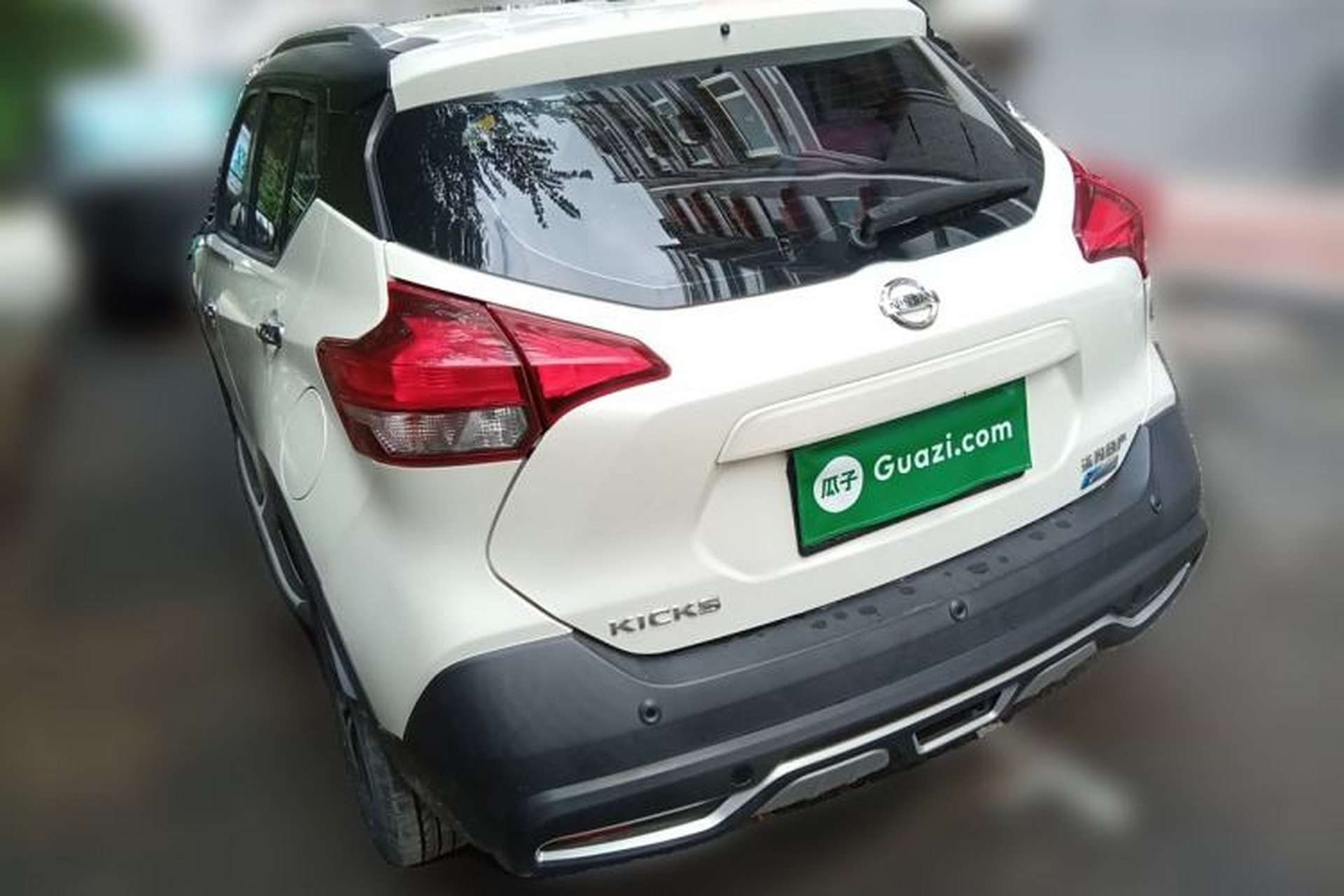 Used Nissan Kicks 2018 1.5L CVT Smart Connect Luxury Edition Rear Left 45 Deg
