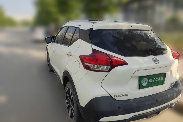 Used Nissan Kicks 2018 1.5L CVT Smart Connect Luxury Edition Rear Left 45 Deg