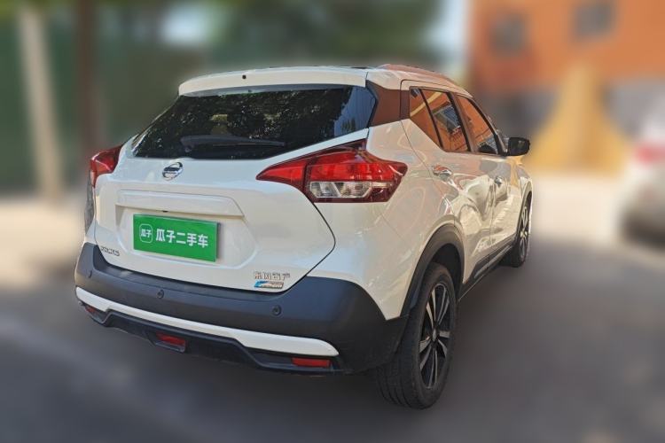 Used Nissan Kicks 2018 1.5L CVT Smart Connect Luxury Edition Rear Right 45 Deg