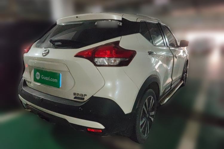Used Nissan Kicks 2018 1.5L CVT Smart Connect Luxury Edition Rear Right 45 Deg