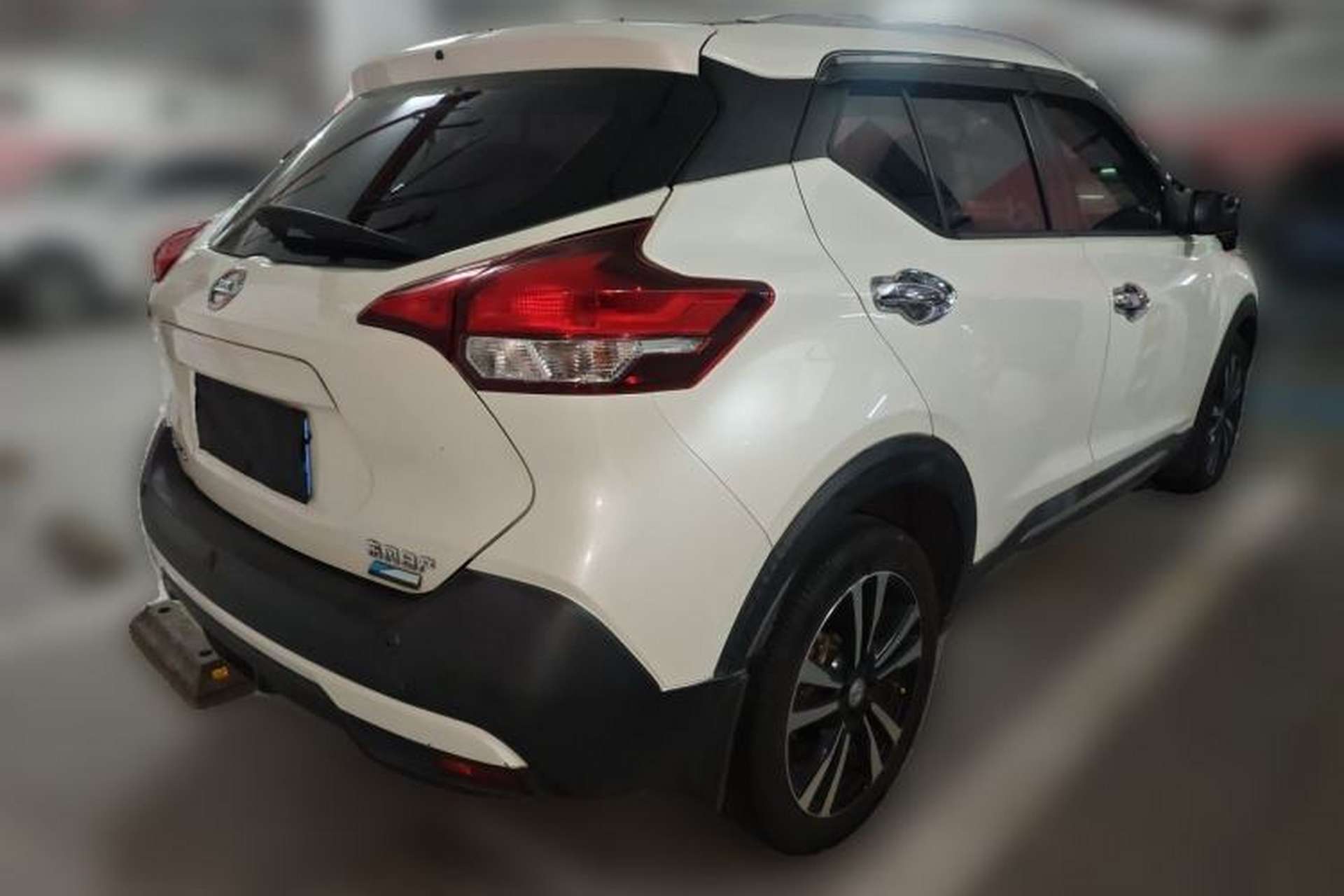 Used Nissan Kicks 2018 1.5L CVT Smart Connect Luxury Edition Rear Right 45 Deg