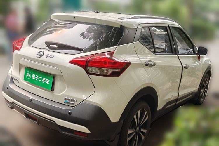 Used Nissan Kicks 2018 1.5L CVT Smart Connect Luxury Edition Rear Right 45 Deg