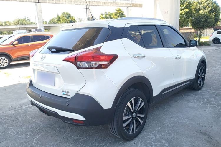 Used Nissan Kicks 2018 1.5L CVT Smart Connect Luxury Edition Rear Right 45 Deg