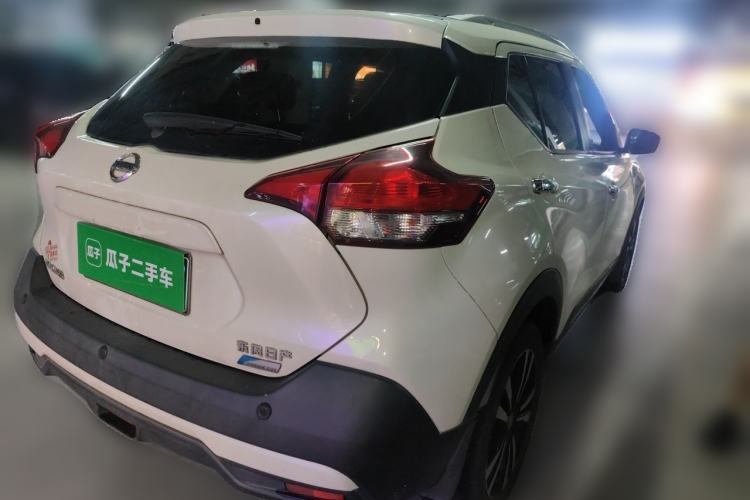 Used Nissan Kicks 2018 1.5L CVT Smart Connect Luxury Edition Rear Right 45 Deg