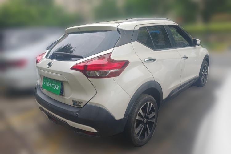 Used Nissan Kicks 2018 1.5L CVT Smart Connect Luxury Edition Rear Right 45 Deg