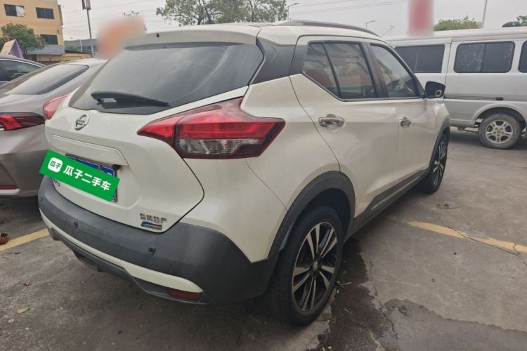 Used Nissan Kicks 2018 1.5L CVT Smart Connect Luxury Edition Rear Right 45 Deg