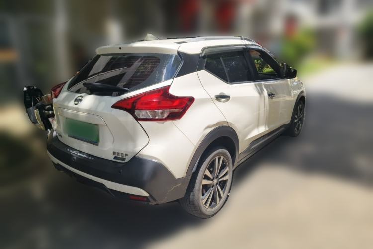 Used Nissan Kicks 2018 1.5L CVT Smart Connect Luxury Edition Rear Right 45 Deg