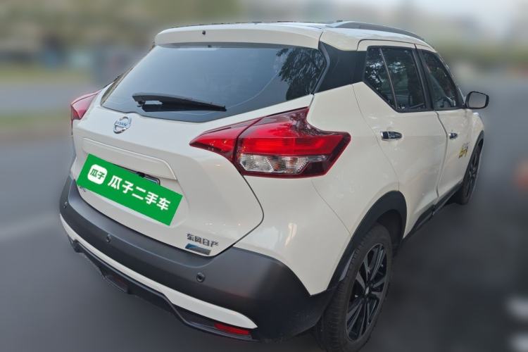 Used Nissan Kicks 2018 1.5L CVT Smart Connect Luxury Edition Rear Right 45 Deg