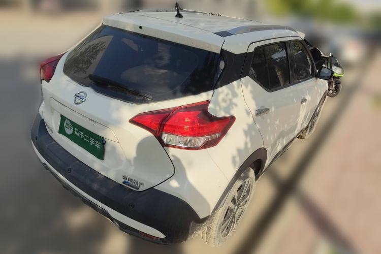 Used Nissan Kicks 2018 1.5L CVT Smart Connect Luxury Edition Rear Right 45 Deg
