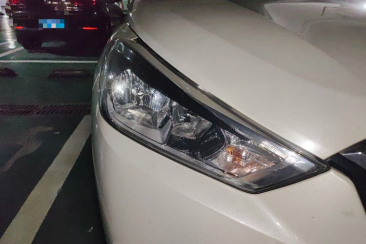 Used Nissan Kicks 2018 1.5L CVT Smart Connect Luxury Edition Right Front Headlight