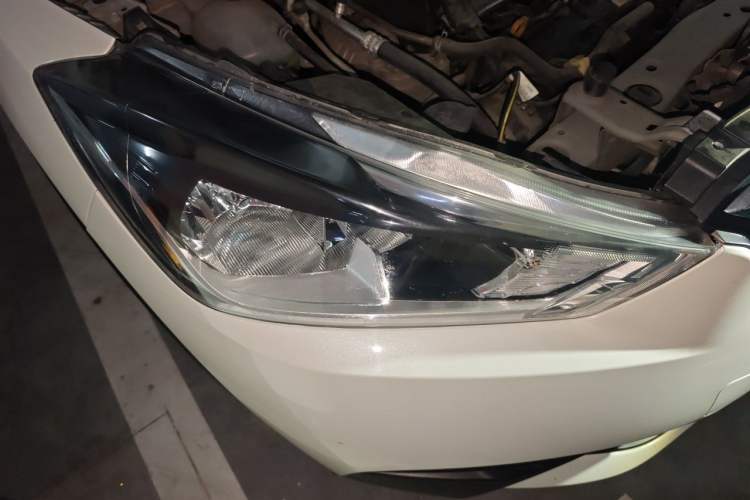 Used Nissan Kicks 2018 1.5L CVT Smart Connect Luxury Edition Right Front Headlight