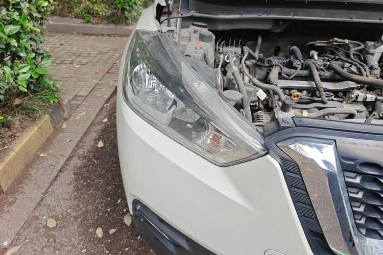 Used Nissan Kicks 2018 1.5L CVT Smart Connect Luxury Edition Right Front Headlight