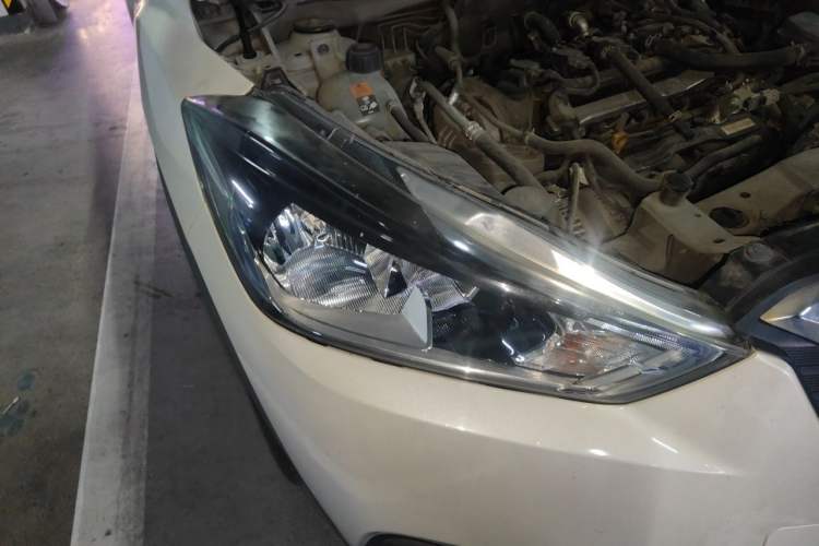 Used Nissan Kicks 2018 1.5L CVT Smart Connect Luxury Edition Right Front Headlight