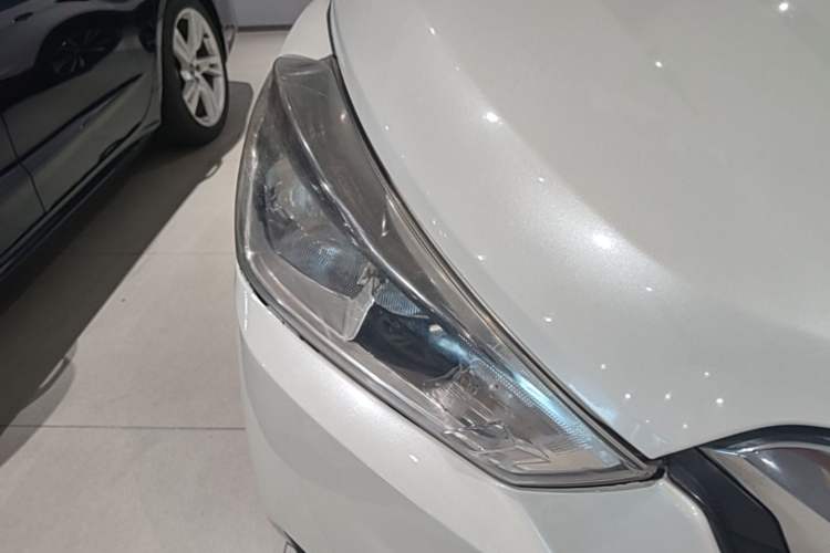 Used Nissan Kicks 2018 1.5L CVT Smart Connect Luxury Edition Right Front Headlight