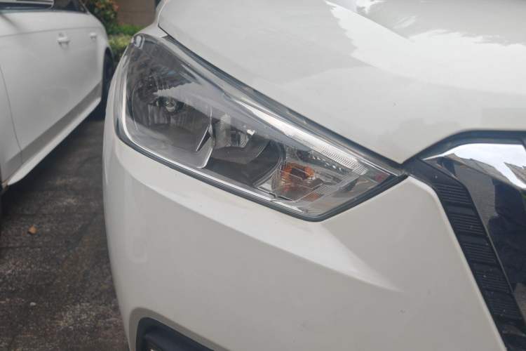 Used Nissan Kicks 2018 1.5L CVT Smart Connect Luxury Edition Right Front Headlight