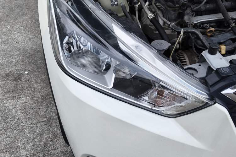 Used Nissan Kicks 2018 1.5L CVT Smart Connect Luxury Edition Right Front Headlight