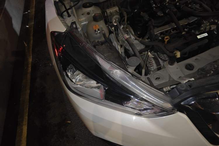 Used Nissan Kicks 2018 1.5L CVT Smart Connect Luxury Edition Right Front Headlight