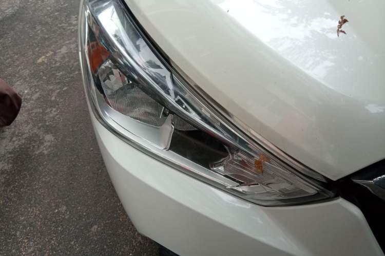 Used Nissan Kicks 2018 1.5L CVT Smart Connect Luxury Edition Right Front Headlight