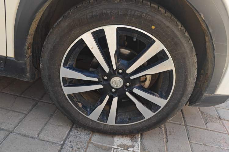 Used Nissan Kicks 2018 1.5L CVT Smart Connect Luxury Edition Right Front Wheel Hub