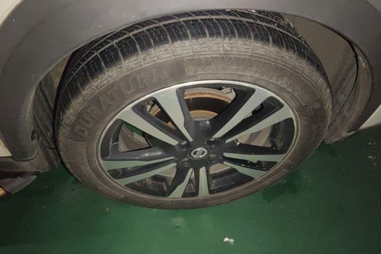 Used Nissan Kicks 2018 1.5L CVT Smart Connect Luxury Edition Right Front Wheel Hub