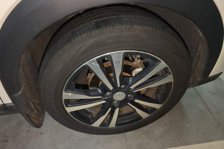 Used Nissan Kicks 2018 1.5L CVT Smart Connect Luxury Edition Right Front Wheel Hub