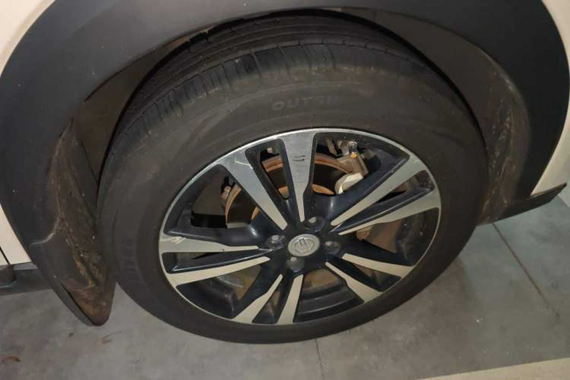 Used Nissan Kicks 2018 1.5L CVT Smart Connect Luxury Edition Right Front Wheel Hub