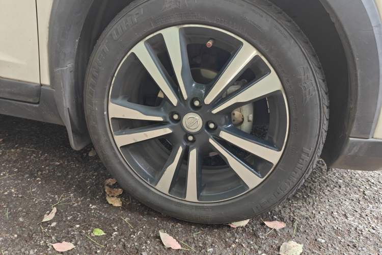 Used Nissan Kicks 2018 1.5L CVT Smart Connect Luxury Edition Right Front Wheel Hub