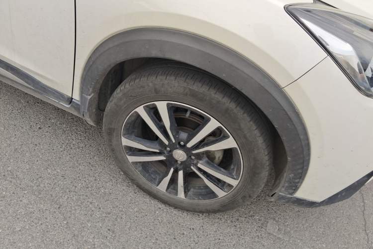 Used Nissan Kicks 2018 1.5L CVT Smart Connect Luxury Edition Right Front Wheel Hub