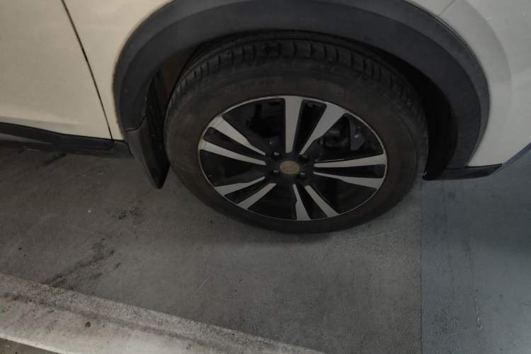 Used Nissan Kicks 2018 1.5L CVT Smart Connect Luxury Edition Right Front Wheel Hub