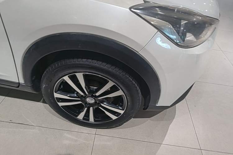Used Nissan Kicks 2018 1.5L CVT Smart Connect Luxury Edition Right Front Wheel Hub