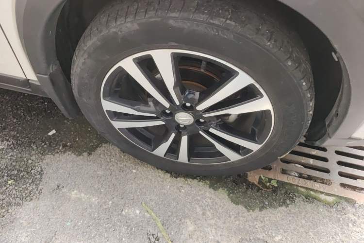 Used Nissan Kicks 2018 1.5L CVT Smart Connect Luxury Edition Right Front Wheel Hub