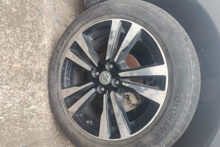 Used Nissan Kicks 2018 1.5L CVT Smart Connect Luxury Edition Right Front Wheel Hub