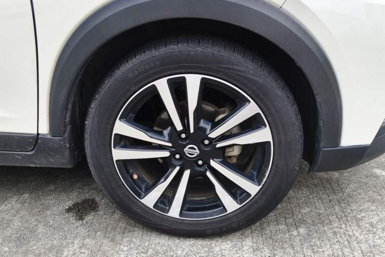 Used Nissan Kicks 2018 1.5L CVT Smart Connect Luxury Edition Right Front Wheel Hub