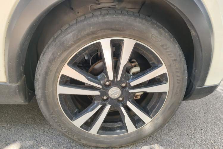 Used Nissan Kicks 2018 1.5L CVT Smart Connect Luxury Edition Right Front Wheel Hub