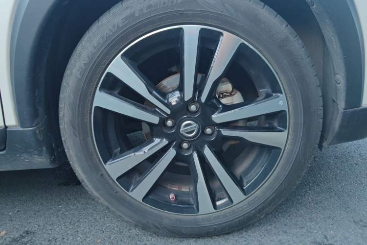 Used Nissan Kicks 2018 1.5L CVT Smart Connect Luxury Edition Right Front Wheel Hub
