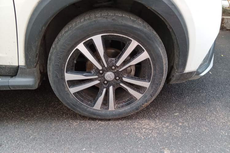 Used Nissan Kicks 2018 1.5L CVT Smart Connect Luxury Edition Right Front Wheel Hub