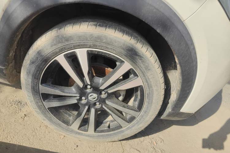 Used Nissan Kicks 2018 1.5L CVT Smart Connect Luxury Edition Right Front Wheel Hub