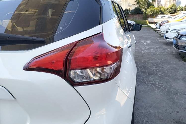 Used Nissan Kicks 2018 1.5L CVT Smart Connect Luxury Edition Right Rear Taillight