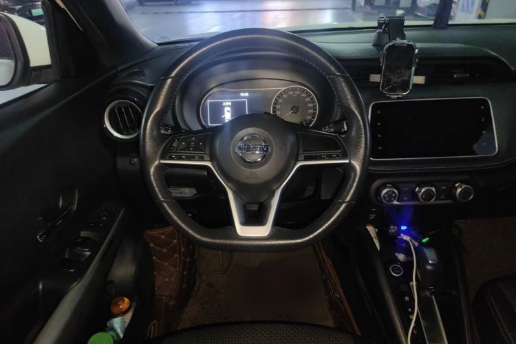 Used Nissan Kicks 2018 1.5L CVT Smart Connect Luxury Edition Steering Wheel