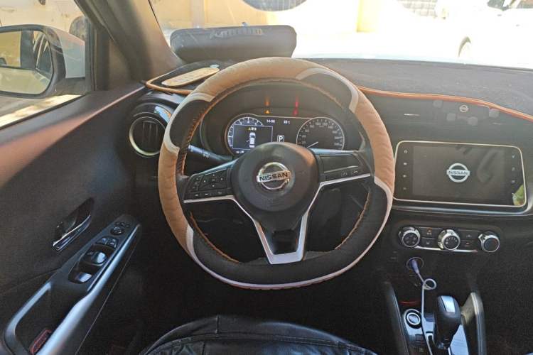 Used Nissan Kicks 2018 1.5L CVT Smart Connect Luxury Edition Steering Wheel