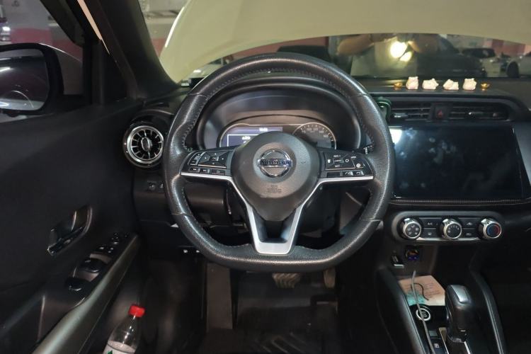 Used Nissan Kicks 2018 1.5L CVT Smart Connect Luxury Edition Steering Wheel