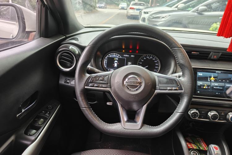 Used Nissan Kicks 2018 1.5L CVT Smart Connect Luxury Edition Steering Wheel